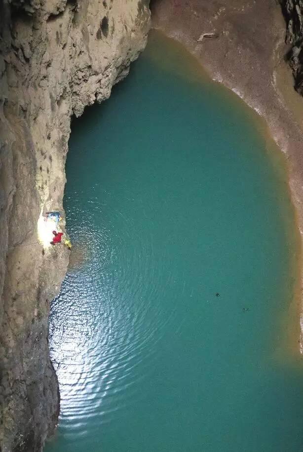 广西惊现深400多米罕见天坑！洞穴内竟有奇特物种！