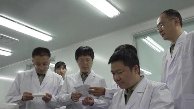 陈薇团队研发的吸入式新冠疫苗亮相(陈薇研发的新冠疫苗)