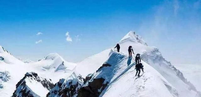 珠穆朗玛峰是哪个国家的(喜马拉雅山和珠穆朗玛峰是哪个国家的)