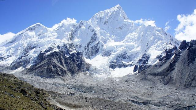 珠穆朗玛峰是哪个国家的(喜马拉雅山和珠穆朗玛峰是哪个国家的)