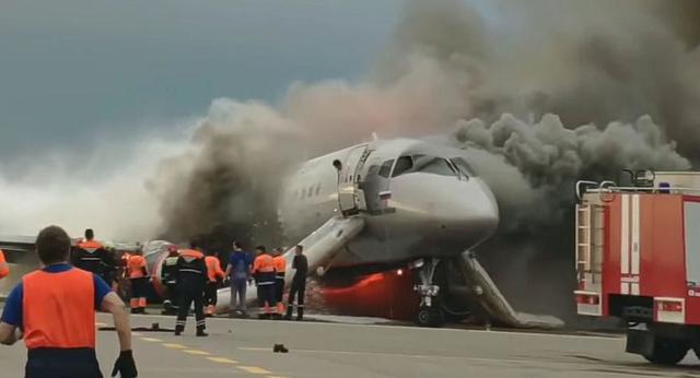 俄罗斯一架飞机坠海 28人全部遇难(俄罗斯一架飞机坠海 28人全部遇难一)