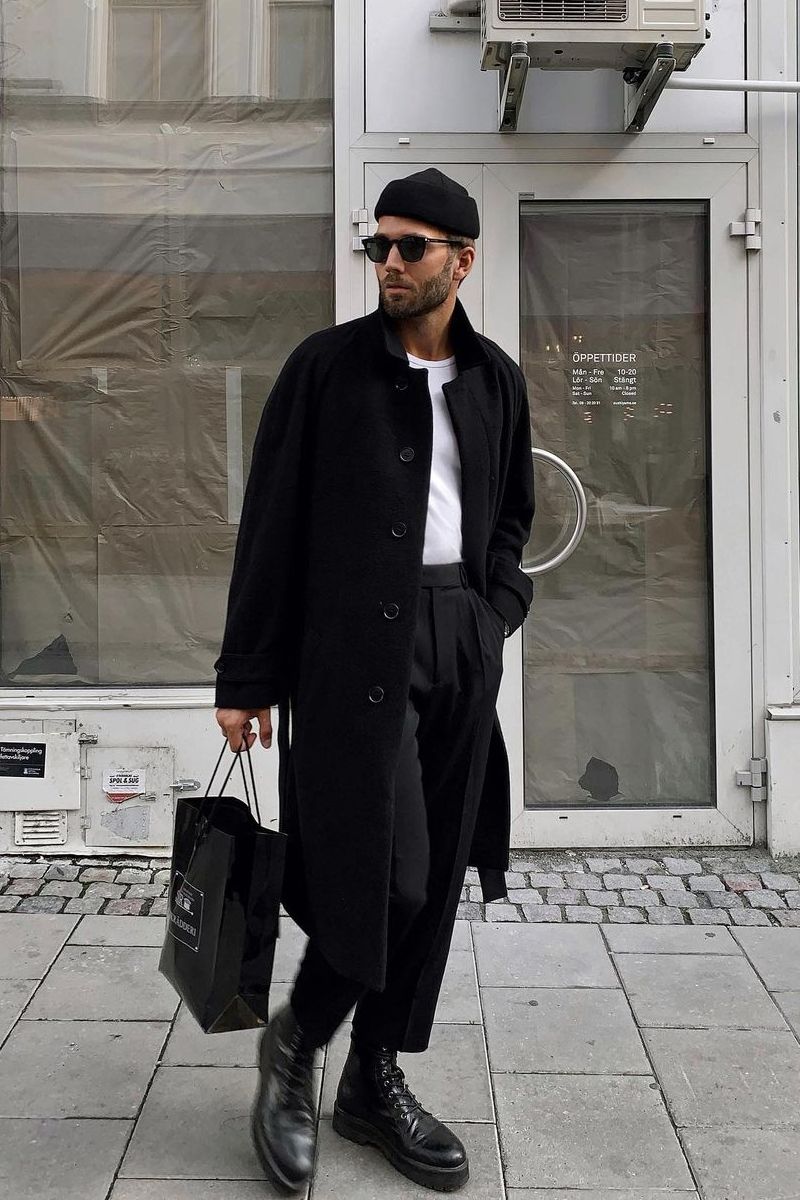 冬季有一种时髦叫“黑色调”，建议男士这样穿，造型好看又高级