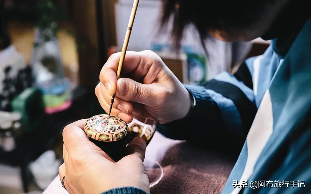 日本豪奢工艺品有多贵：以人民币计，腰带60万元，棋子30万元