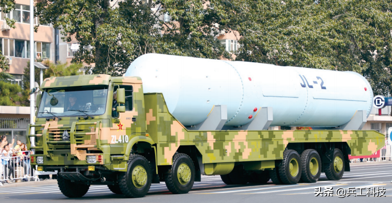 大国重器——国产巨浪-2潜射导弹首次公开露面