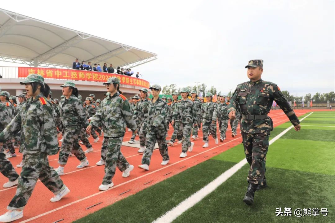 吉林省中工技师学院举办2021级新生军事课成果展示大会