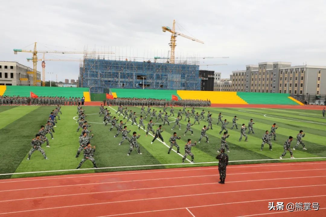 吉林省中工技师学院举办2021级新生军事课成果展示大会