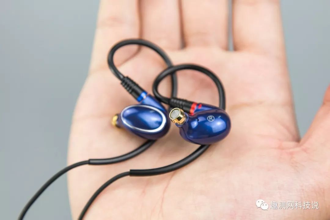 干货丨什么是监听耳机？监听耳机适合用来听音乐吗？如何选购监听耳机？