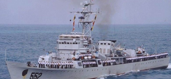 1997年香港回归前，中英军舰对峙三天三夜，中方：撞就撞，谁怕谁