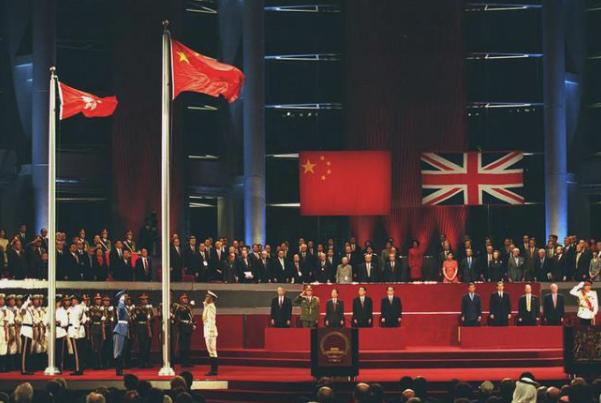 97年香港回归，英国34艘军舰闯入南海，3天后英国认怂