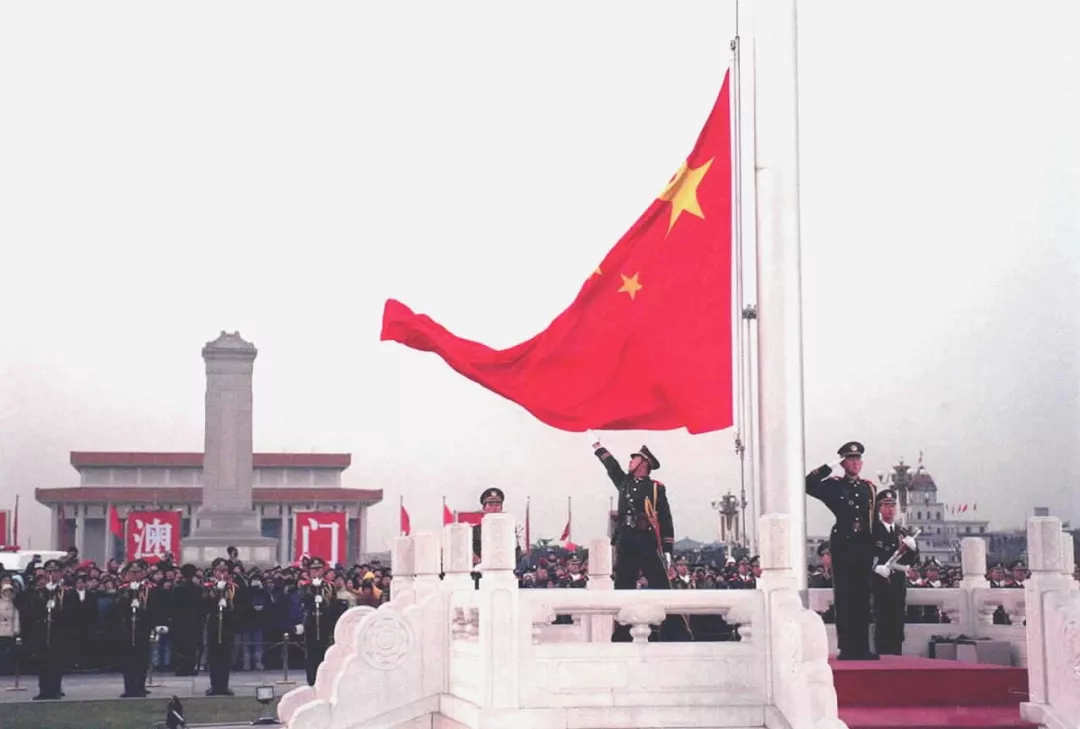 重温22年前中国人民解放军进驻澳门的画面，这是最坚实的双向奔赴！