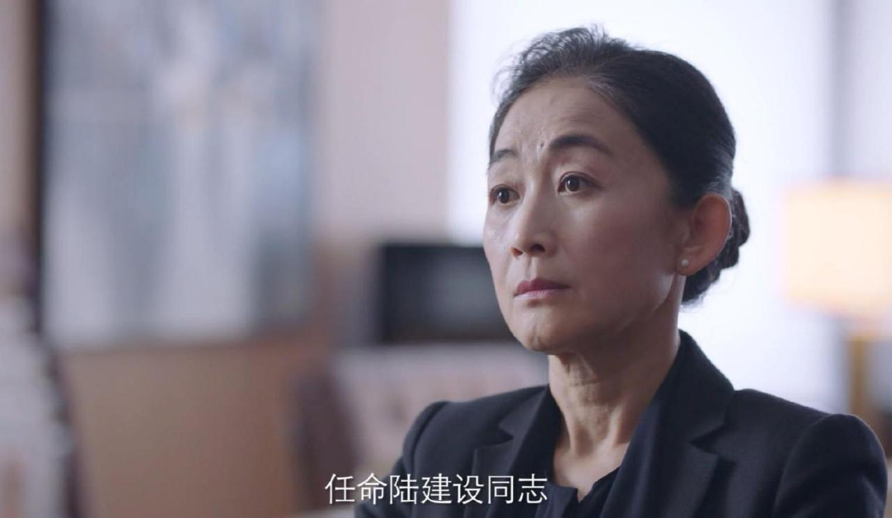 《突围》里的隐藏大佬，搭档赵丽颖翻红，57岁的她情史成谜