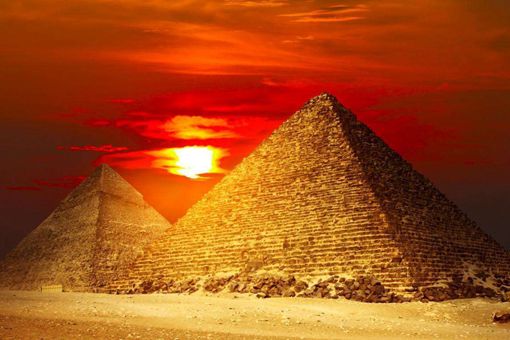历史上埃及金字塔是如何建造而成的？
