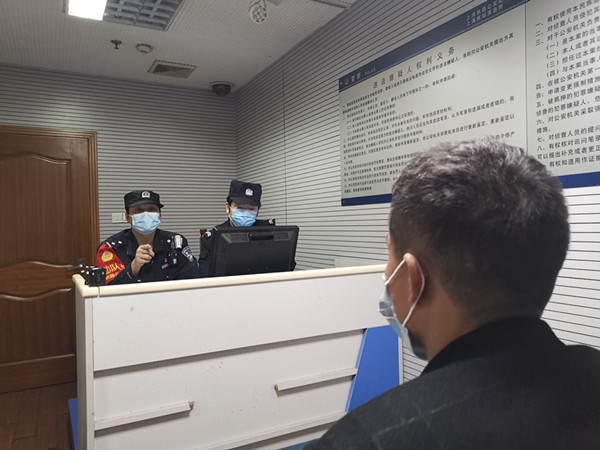 “好心人”谎称代买火车票实为诈骗，被行政拘留7日