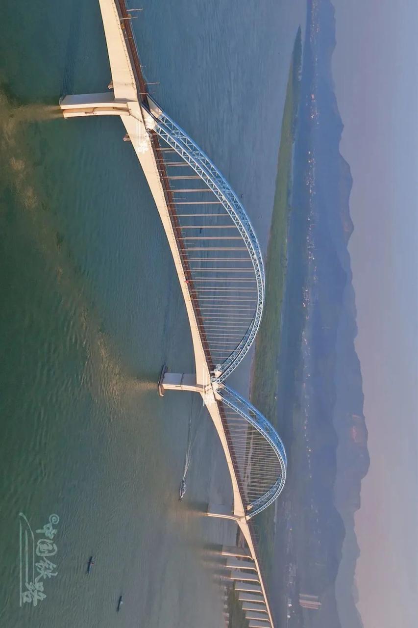 万里长江，有多少座桥？