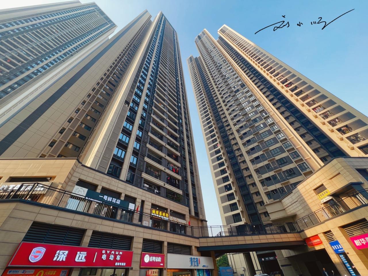 广州这座新城房价7万+，却住得密密麻麻，游客：好像穿越到了香港