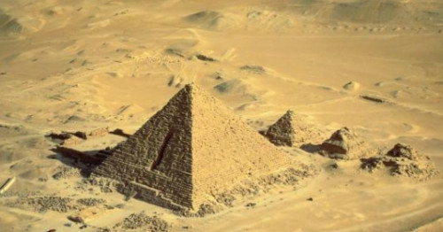 金字塔的12种诡异事件？曾参与发掘法老金字塔的人员京都离奇死亡