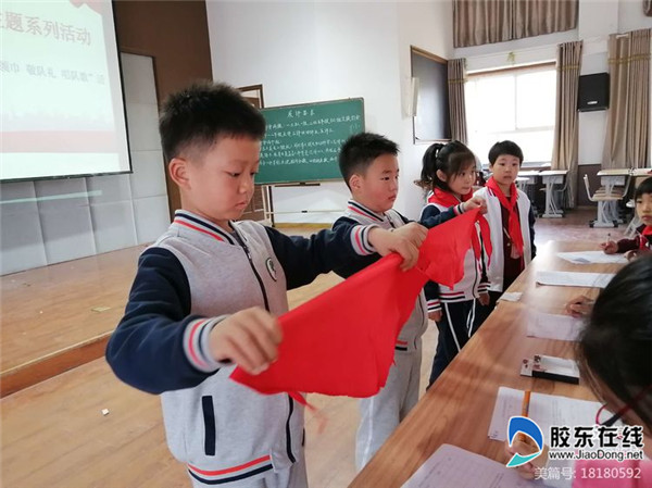 惠安小学举行“你好，红领巾！”系好红领巾、敬标准队礼大赛