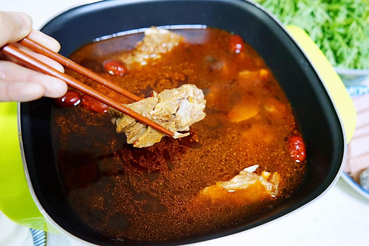 在家涮火锅最实惠吃法，省去羊肉卷，还能大口吃肉，收藏这食谱吧