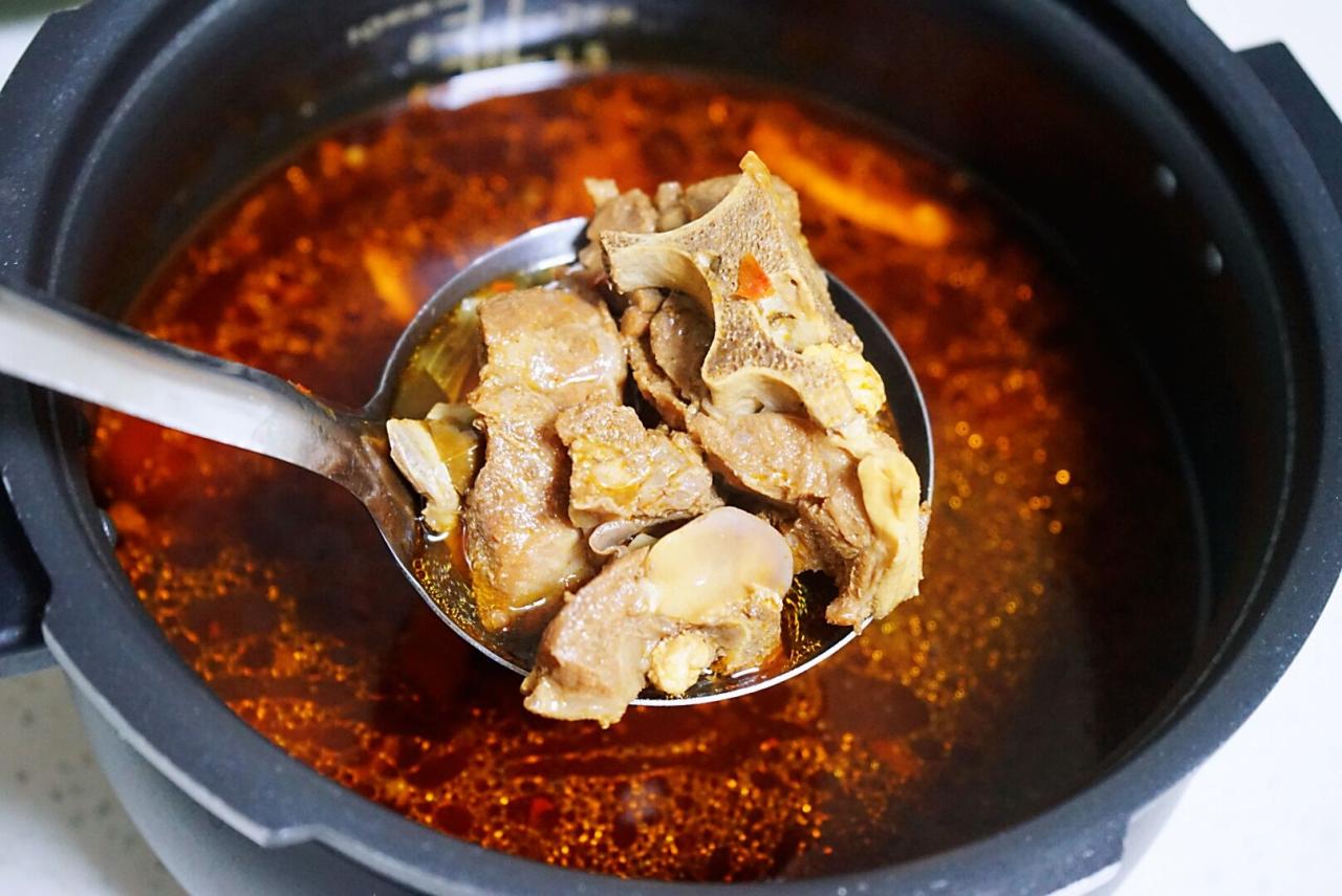 在家涮火锅最实惠吃法，省去羊肉卷，还能大口吃肉，收藏这食谱吧