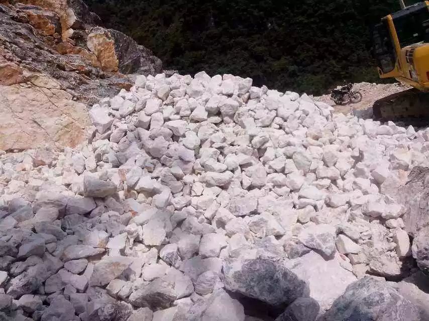 中国有哪些典型的方解石矿床？