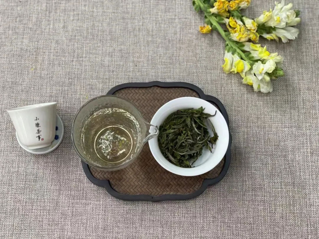 白茶喝起来像铁观音，铁观音是绿茶吗？老茶客一篇文章说清楚