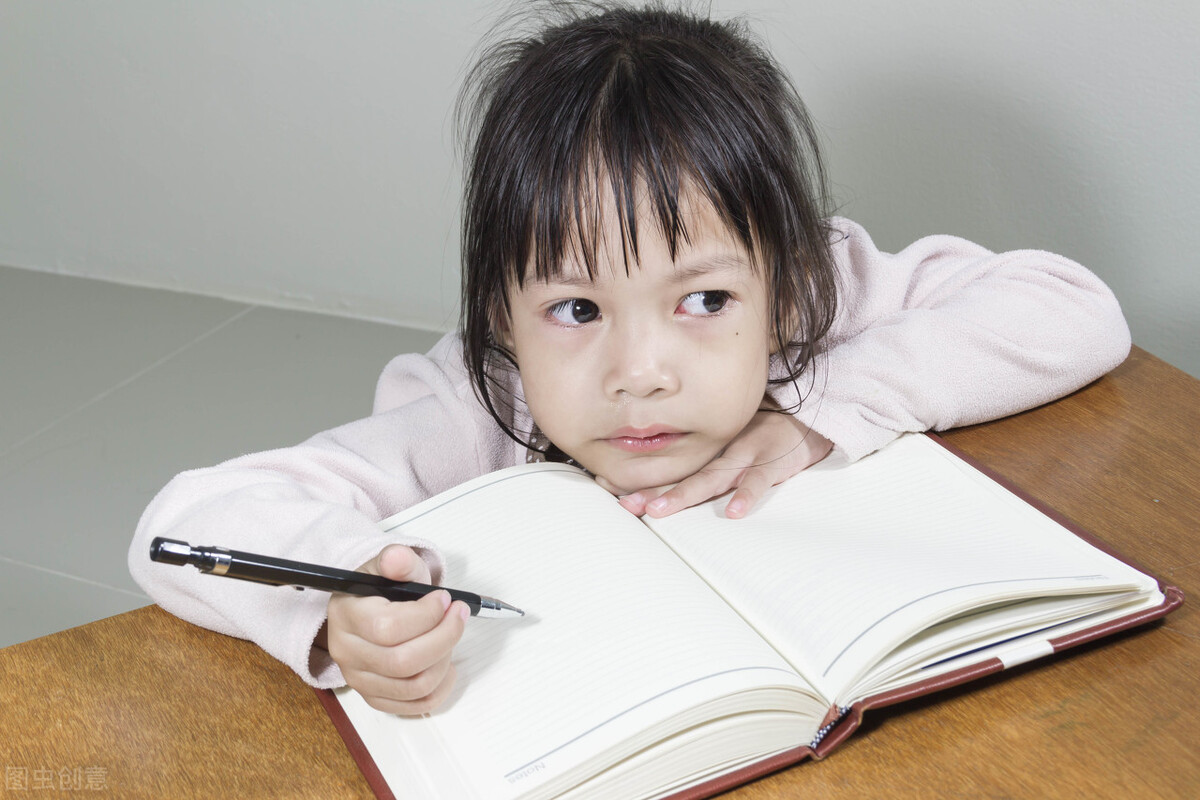 如何辅导一年级的孩子写作业？让孩子主动写作业，家长只需这样做