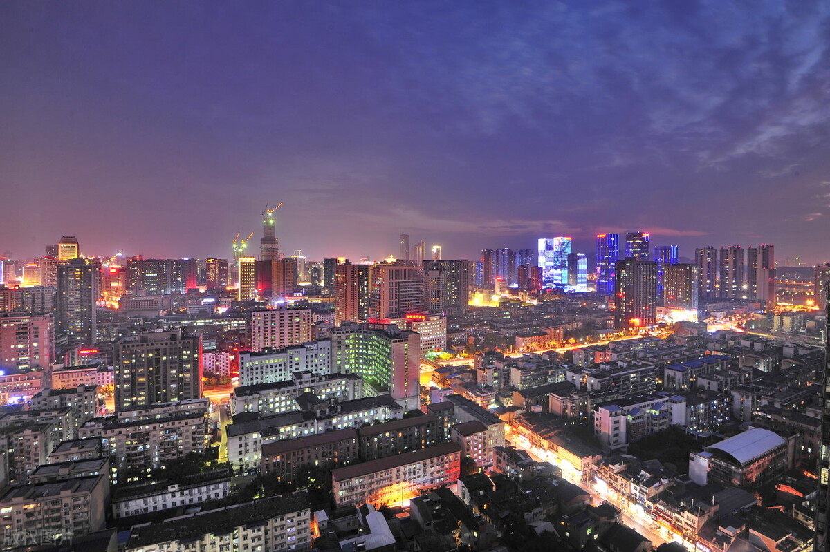 中国四座“火炉”城市，重庆市上榜，连本地人都想出去避暑