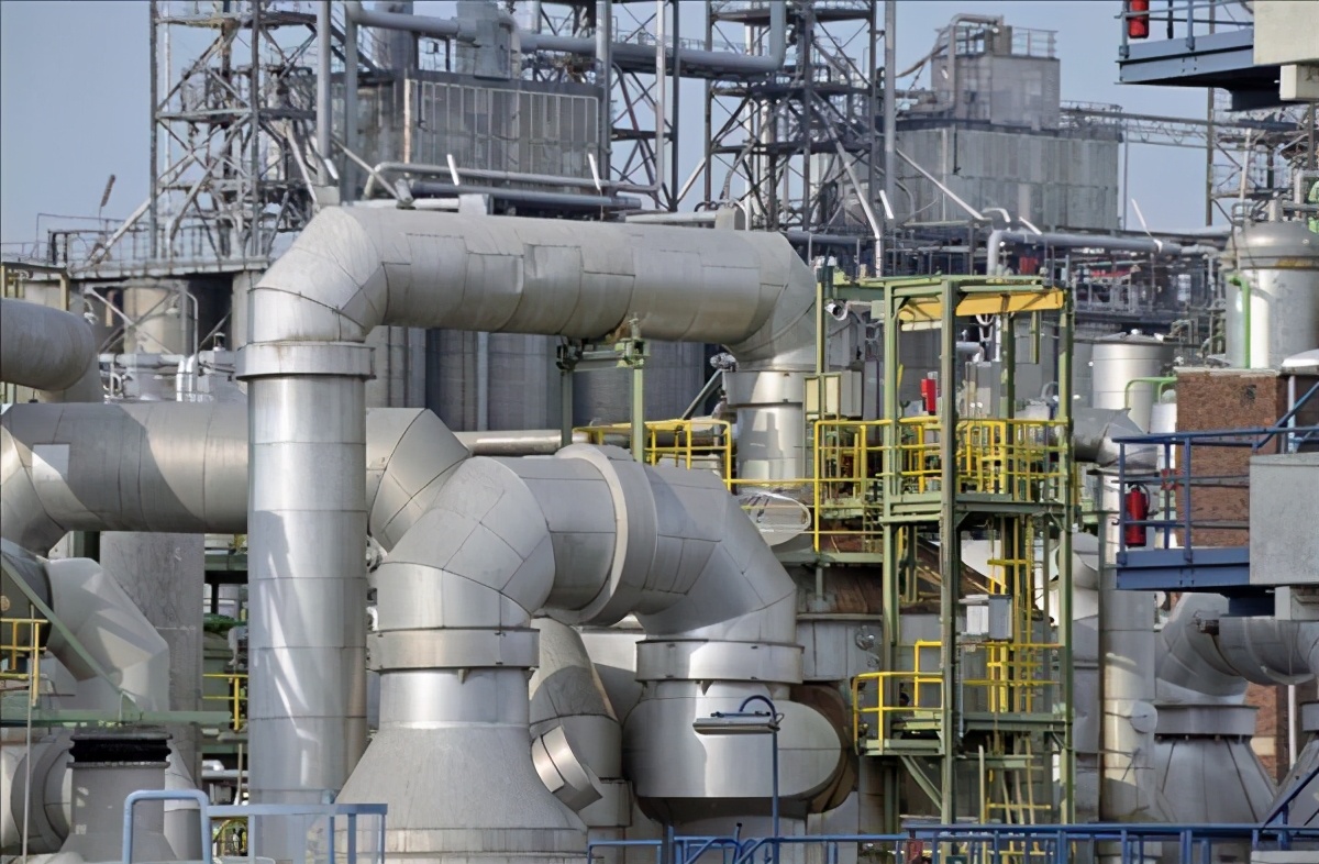 电伴热带用于化工厂管道维持工艺温度