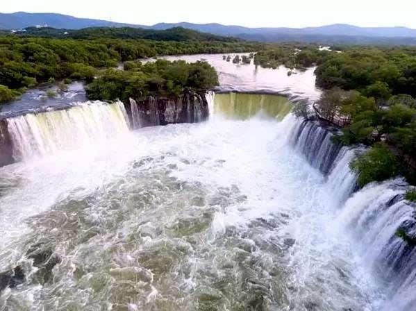 中国最宽的瀑布位于四川省九寨沟的哪个瀑布？中国最宽的瀑布