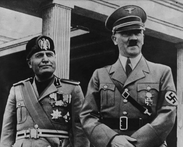 建立第一个法西斯政权，引导意大利参加二战，还是希特勒的偶像？