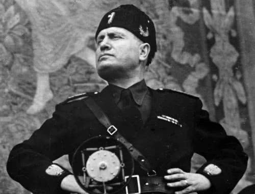 建立第一个法西斯政权，引导意大利参加二战，还是希特勒的偶像？